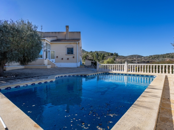 Finca – Country Property in La Zarza (Ref: BC-ANEEHS-D)