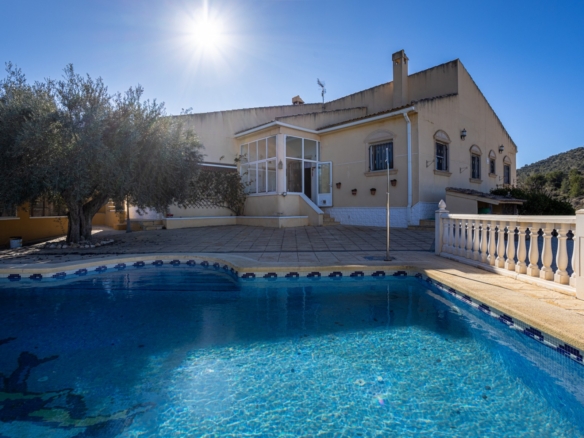 Finca – Country Property in La Zarza (Ref: BC-ANEEHS-D)