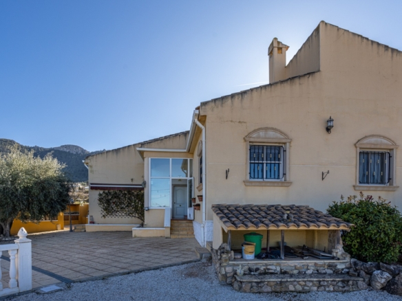 Finca – Country Property in La Zarza (Ref: BC-ANEEHS-D)