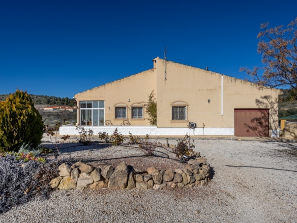 Finca – Country Property in La Zarza (Ref: BC-ANEEHS-D)