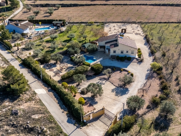 Finca – Country Property in La Zarza (Ref: BC-ANEEHS-D)