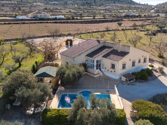 Finca – Country Property in La Zarza (Ref: BC-ANEEHS-D)