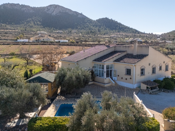 Finca – Country Property in La Zarza (Ref: BC-ANEEHS-D)