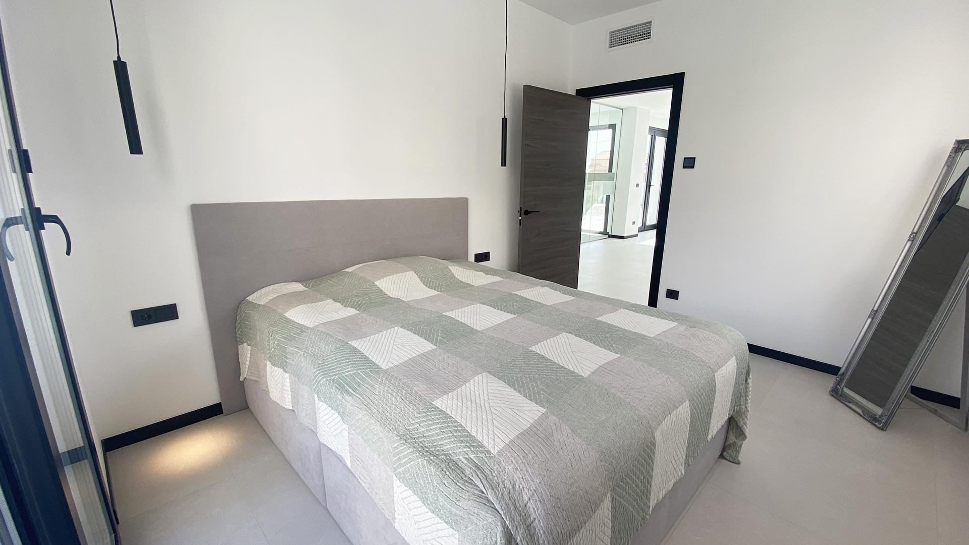 Luxurious Property in Torre La Mata (Ref: DOSI-1434)