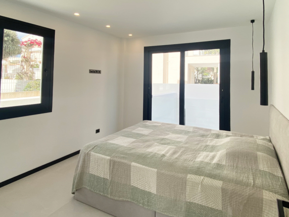 Luxurious Property in Torre La Mata (Ref: DOSI-1434)