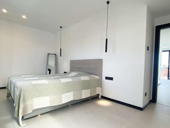 Luxurious Property in Torre La Mata (Ref: DOSI-1434)