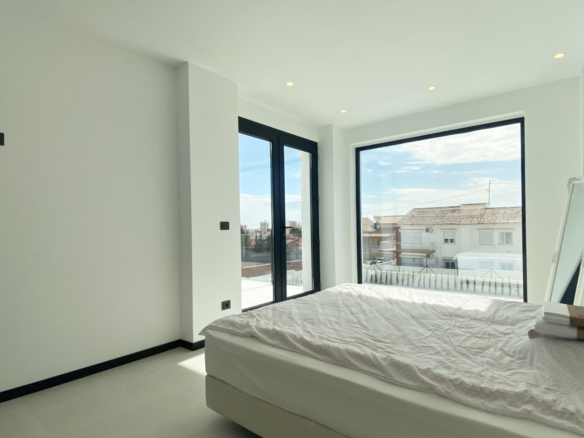 Luxurious Property in Torre La Mata (Ref: DOSI-1434)