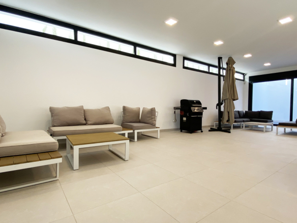 Luxurious Property in Torre La Mata (Ref: DOSI-1434)