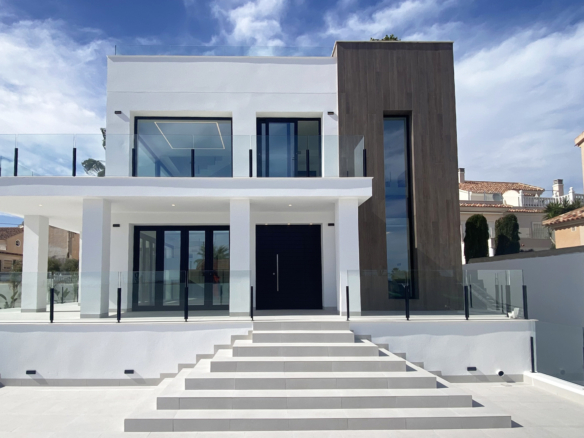 Luxurious Property in Torre La Mata (Ref: DOSI-1434)