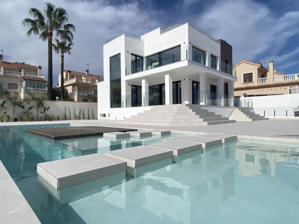 Luxurious Property in Torre La Mata (Ref: DOSI-1434)