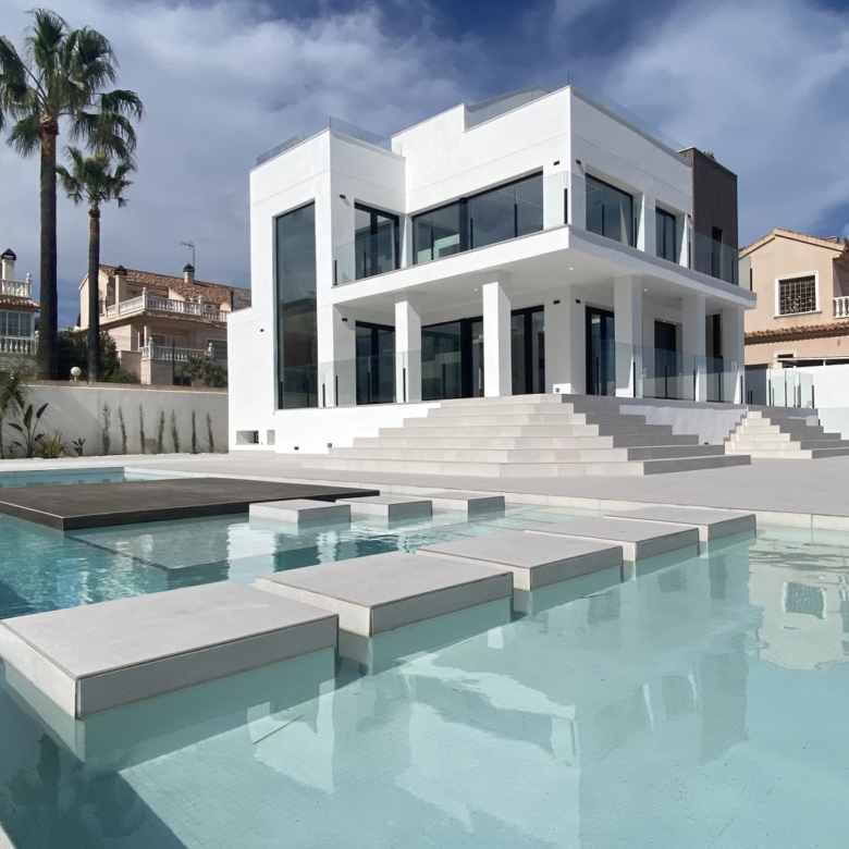 Luxurious Property in Torre La Mata (Ref: DOSI-1434)