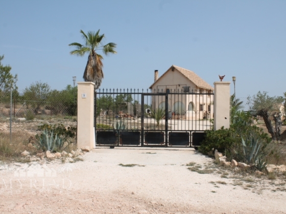 Country House in Pinoso (Ref: MP6034)