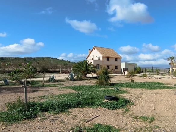 Country House in Pinoso (Ref: MP6034)