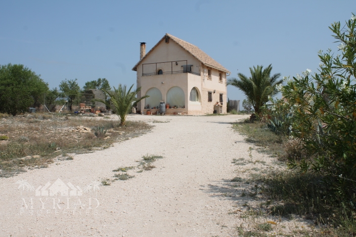 Country House in Pinoso (Ref: MP6034)