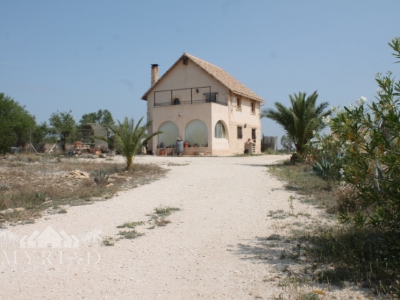 Country House in Pinoso (Ref: MP6034)