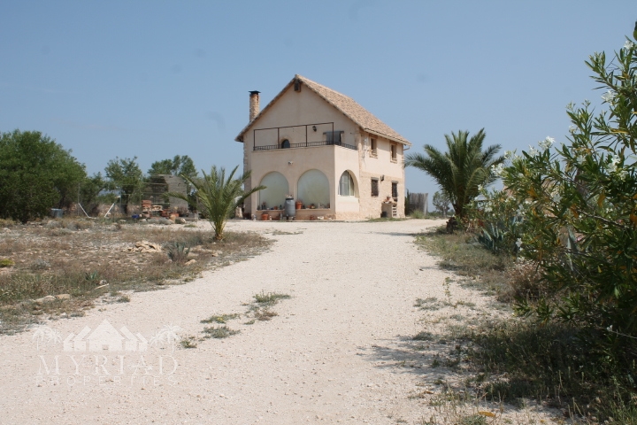 Country House in Pinoso (Ref: MP6034)
