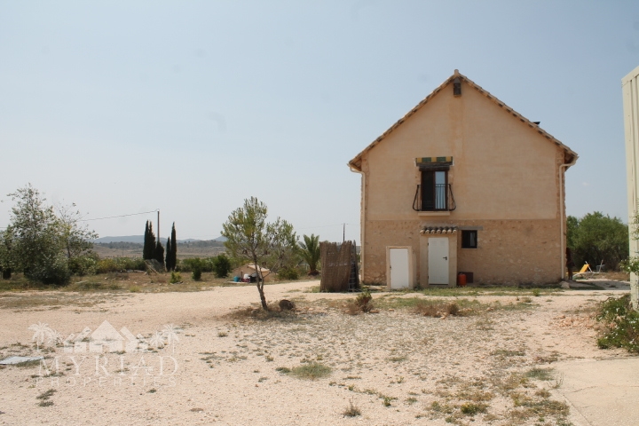 Country House in Pinoso (Ref: MP6034)