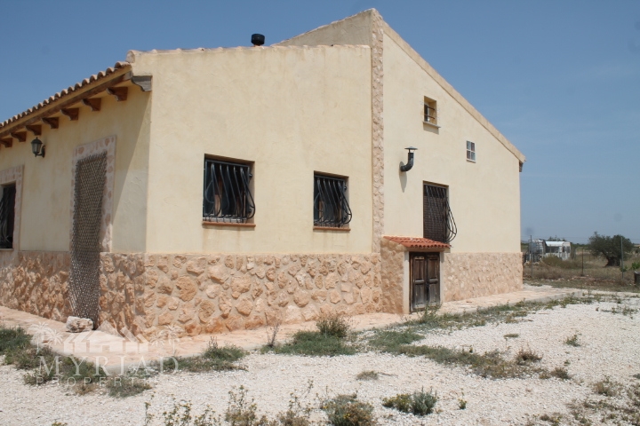 Country House in Pinoso (Ref: MP6034)