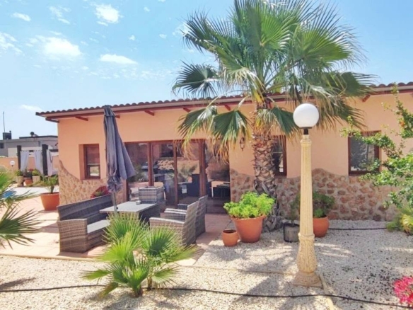 Country House in Pinoso (Ref: DOSI-3508)