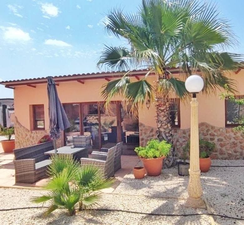 Country House in Pinoso (Ref: DOSI-3508)