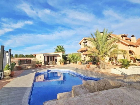 Country House in Pinoso (Ref: DOSI-3508)