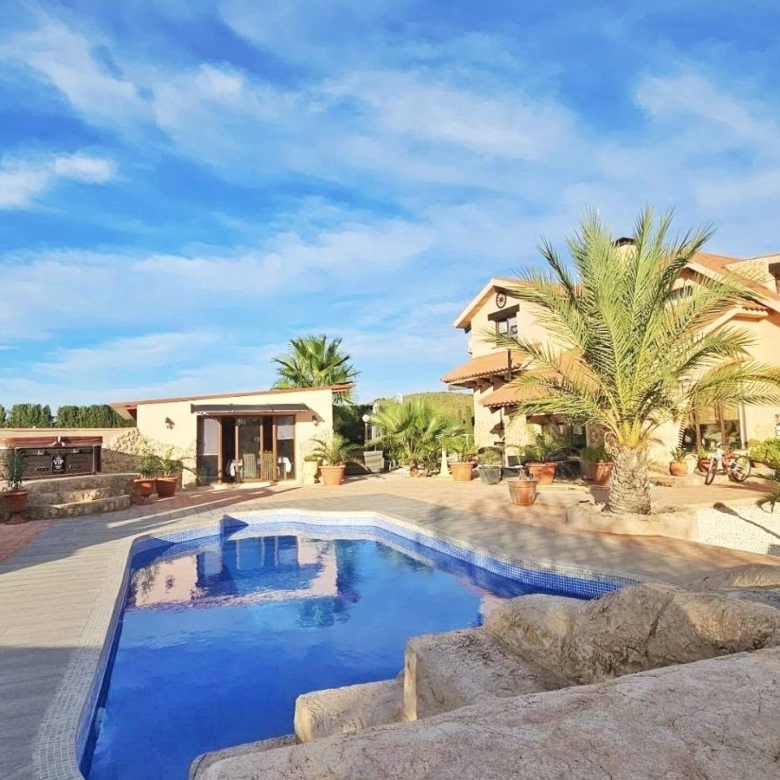 Country House in Pinoso (Ref: DOSI-3508)