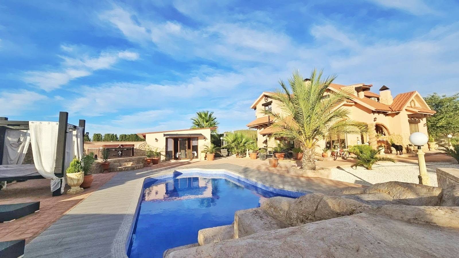 Country House in Pinoso (Ref: DOSI-3508)