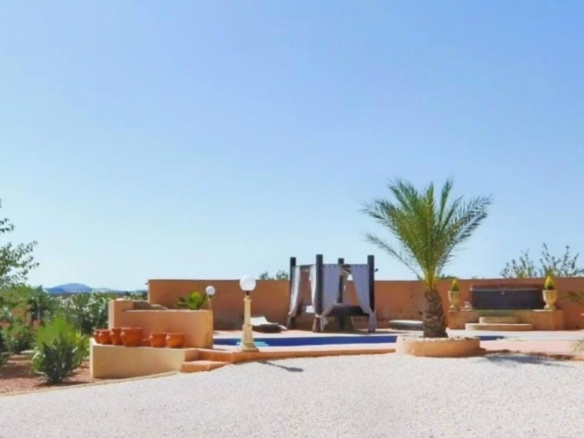 Country House in Pinoso (Ref: DOSI-3508)