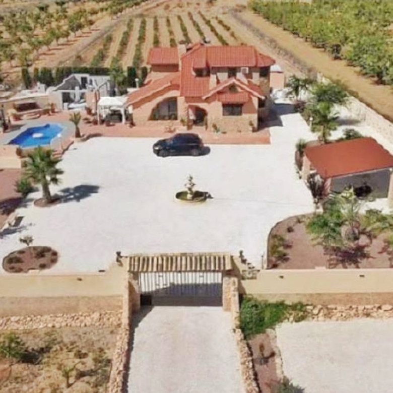 Country House in Pinoso (Ref: DOSI-3508)