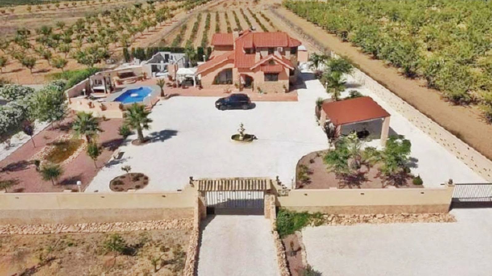 Country House in Pinoso (Ref: DOSI-3508)