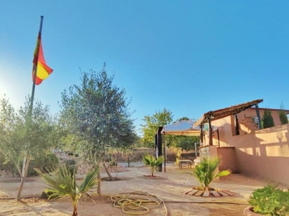 Country House in Pinoso (Ref: DOSI-3508)