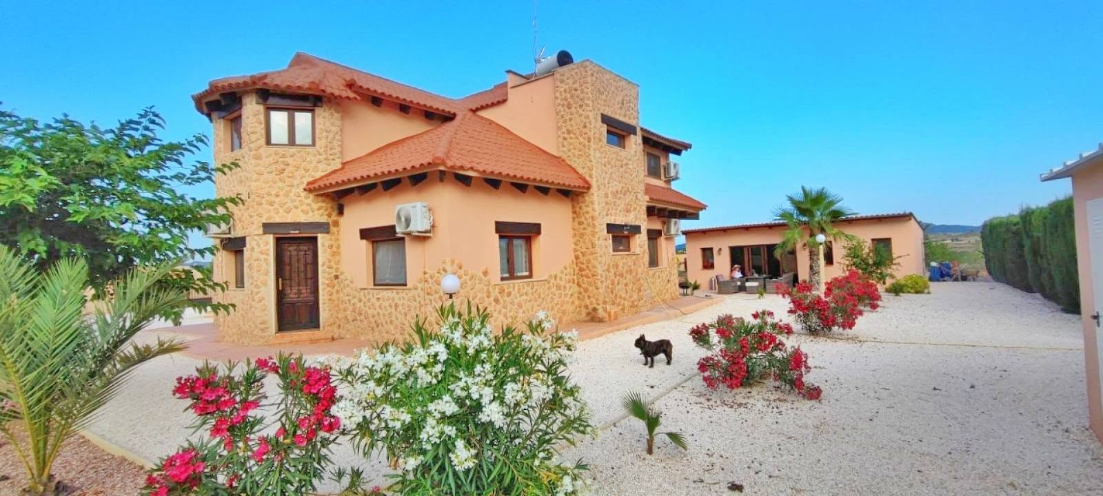 Country House in Pinoso (Ref: DOSI-3508)