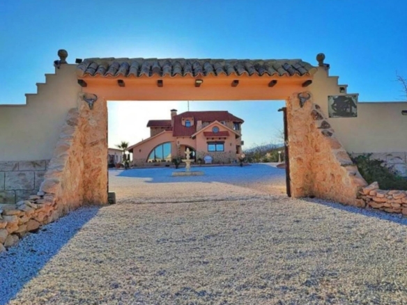 Country House in Pinoso (Ref: DOSI-3508)