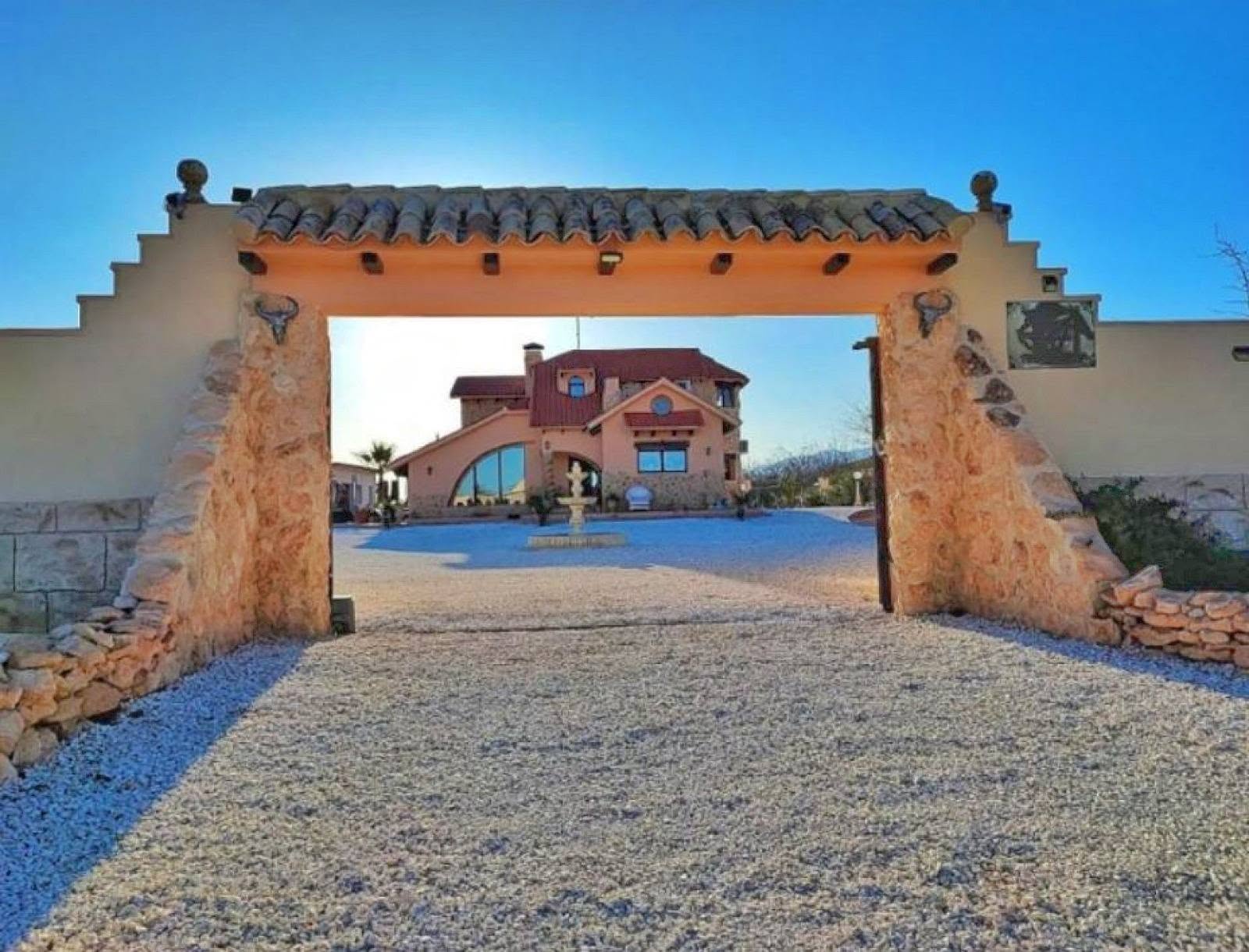 Country House in Pinoso (Ref: DOSI-3508)