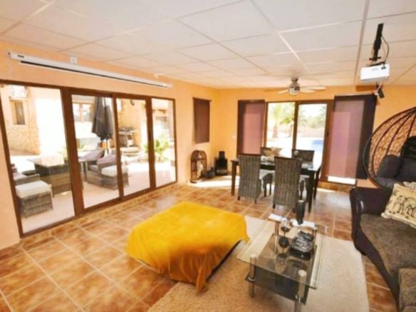 Country House in Pinoso (Ref: DOSI-3508)