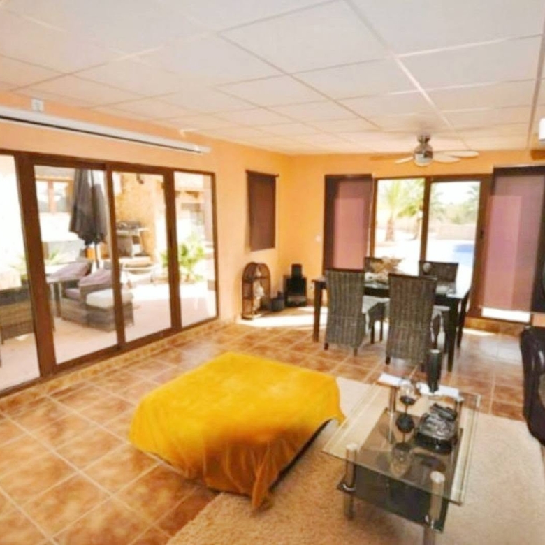 Country House in Pinoso (Ref: DOSI-3508)