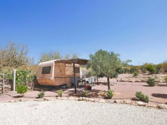 Country House in Pinoso (Ref: DOSI-3508)