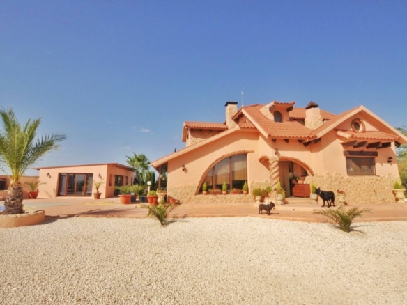 Country House in Pinoso (Ref: DOSI-3508)
