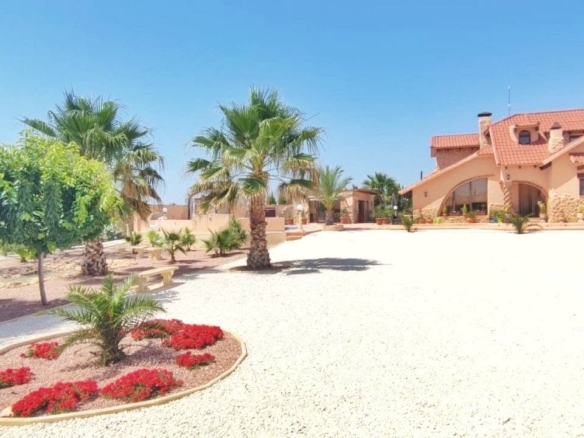 Country House in Pinoso (Ref: DOSI-3508)