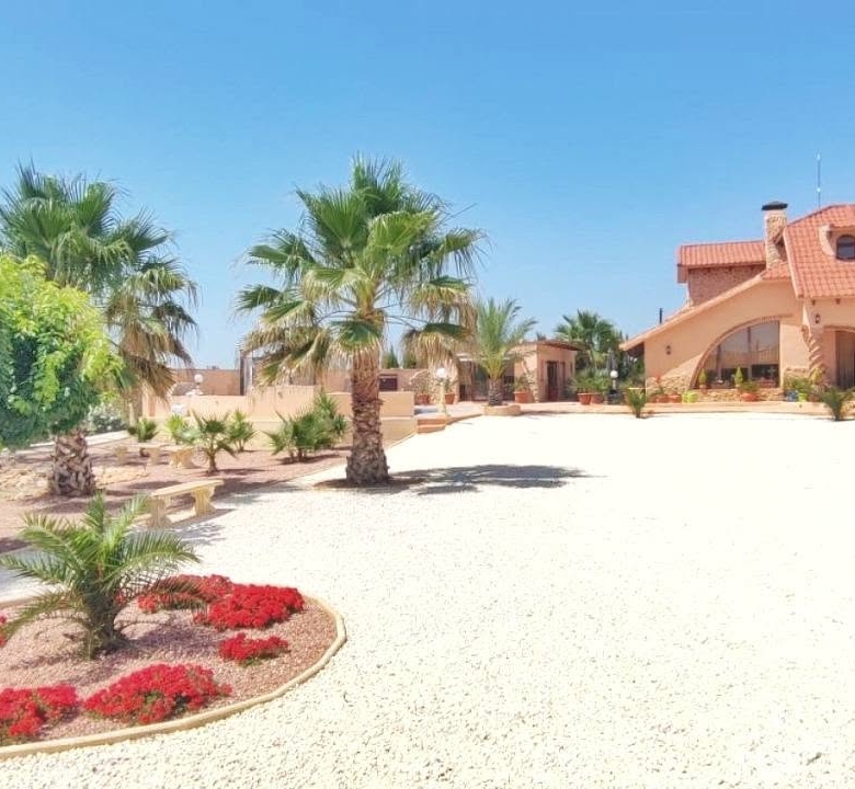 Country House in Pinoso (Ref: DOSI-3508)