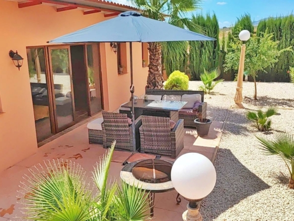 Country House in Pinoso (Ref: DOSI-3508)