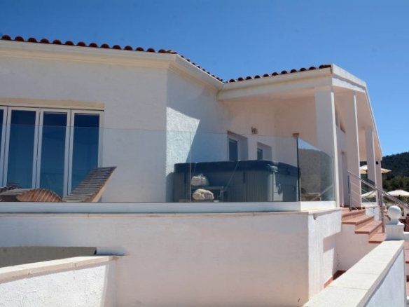 villa in Petrer (Ref: CC0663)