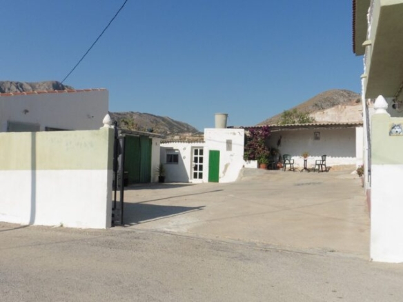 villa in El Canton (Ref: CC0586)