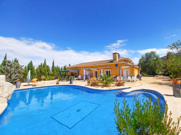 Luxurious Property in Casas del Señor (Ref: DOSI-473)