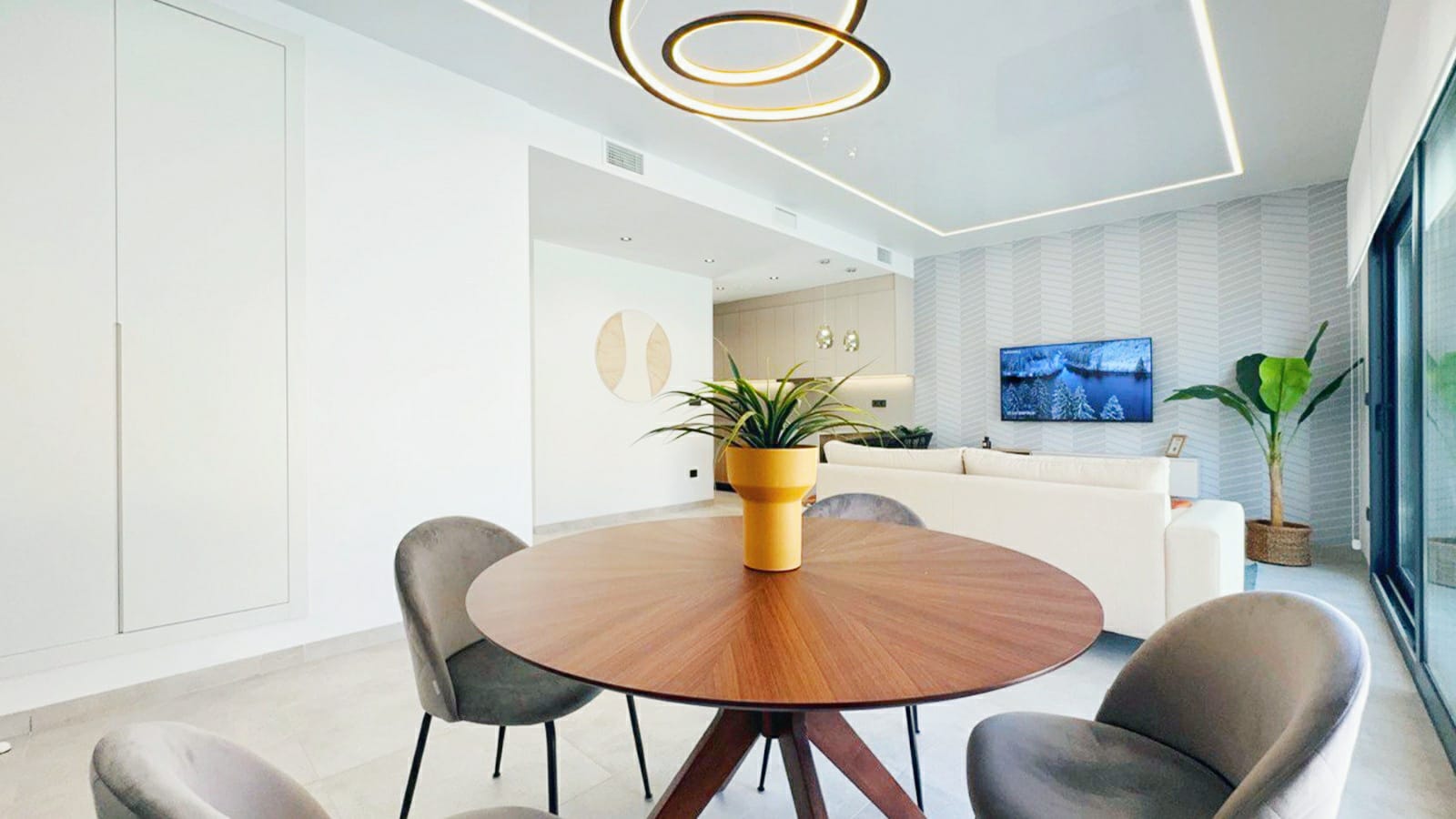 Luxurious Property in San Miguel de Salinas (Ref: DOSI-1480)