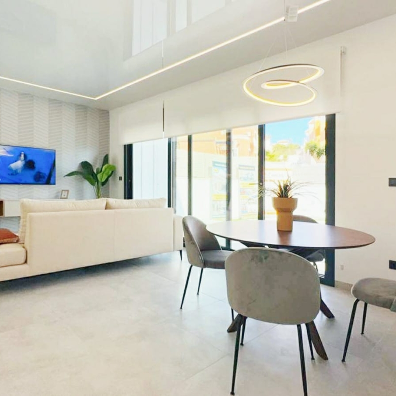 Luxurious Property in San Miguel de Salinas (Ref: DOSI-1480)