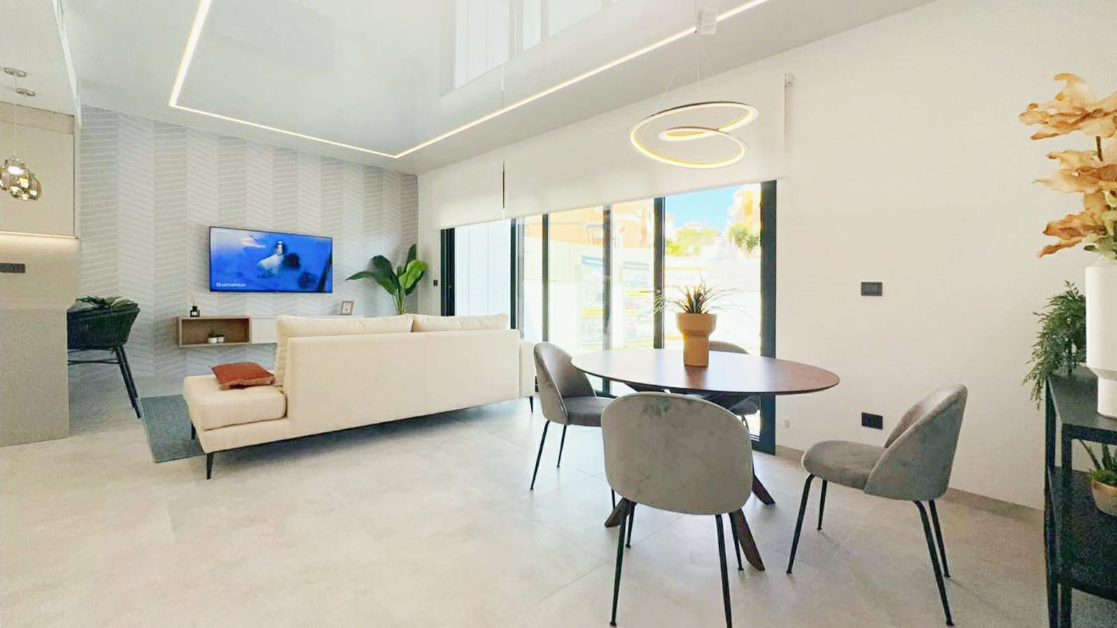 Luxurious Property in San Miguel de Salinas (Ref: DOSI-1480)