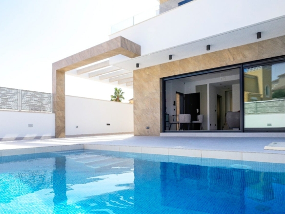Luxurious Property in San Miguel de Salinas (Ref: DOSI-1480)