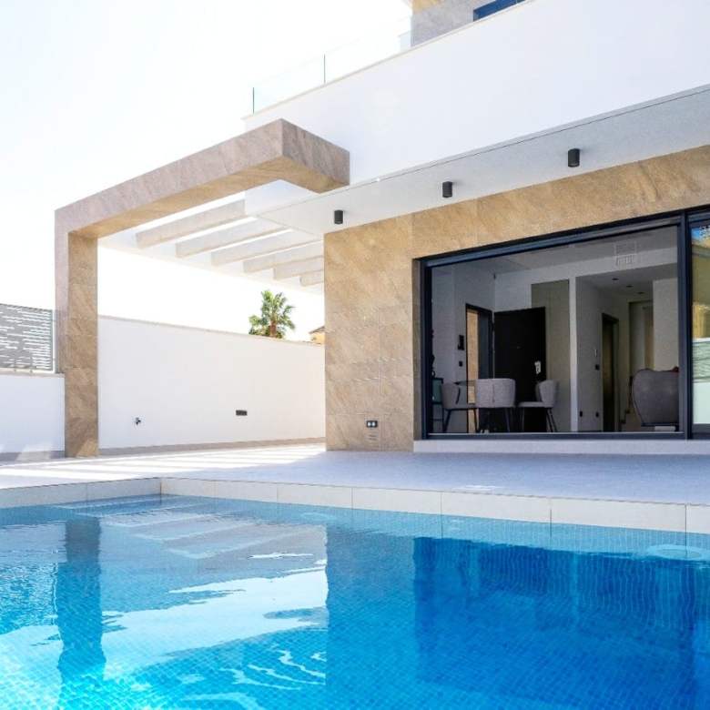 Luxurious Property in San Miguel de Salinas (Ref: DOSI-1480)