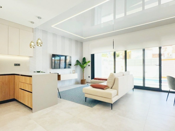 Luxurious Property in San Miguel de Salinas (Ref: DOSI-1480)